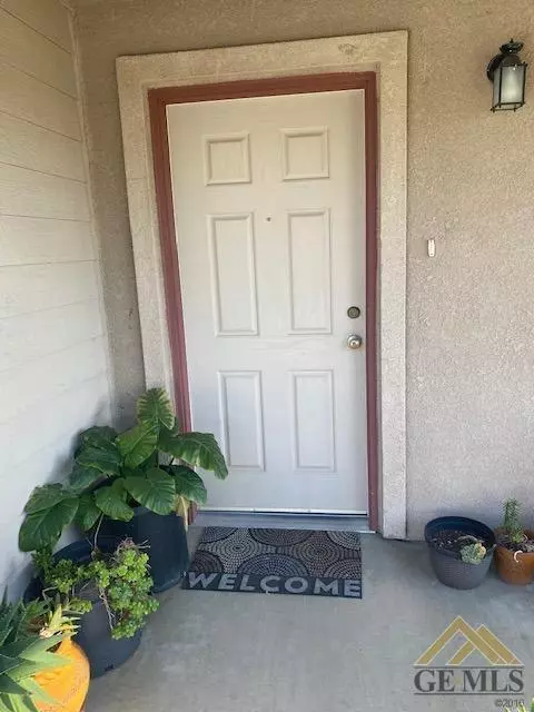 413 Capistrano St, Arvin, CA 93203 photo 2