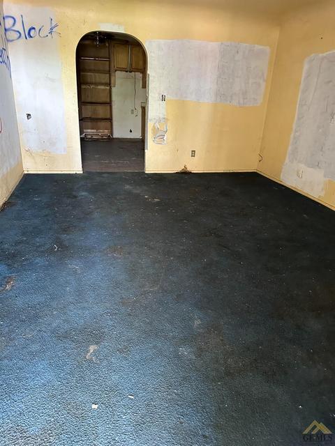 944 E St, Wasco, CA 93280 photo 2