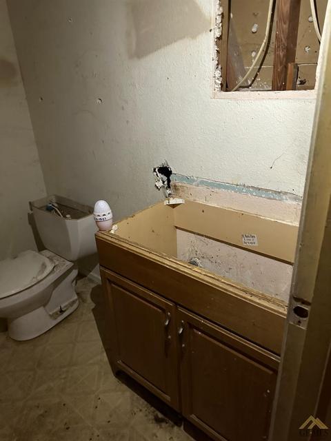 944 E St, Wasco, CA 93280 photo 7