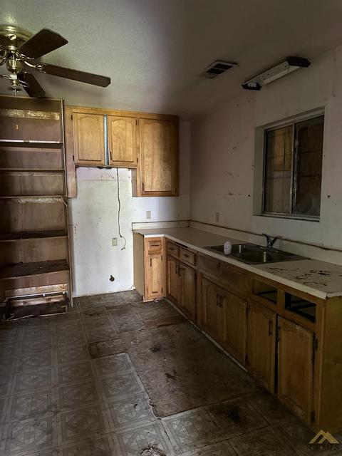944 E St, Wasco, CA 93280 photo 13
