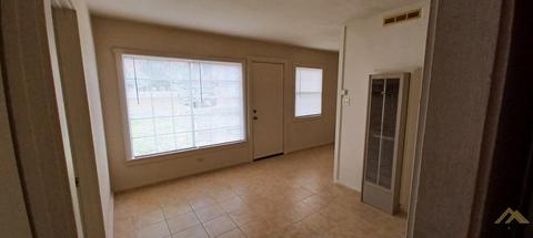 611 Buchanan St, Taft, CA 93268 photo 2