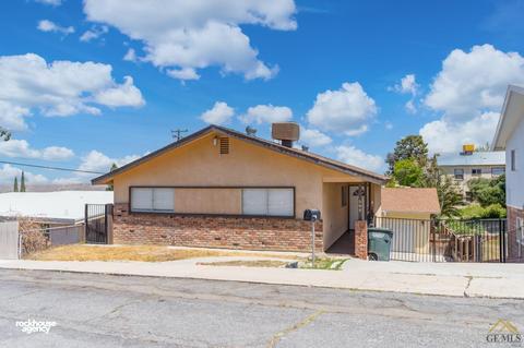 506 Harding Ave, Taft, CA 93268 photo 2