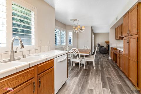 1008 Devonshire St, Bakersfield, CA 93312 photo 13