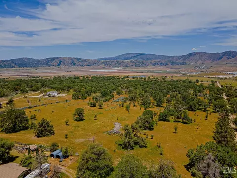 18231 Old Ranch Rd, Tehachapi, CA 93561 photo 4