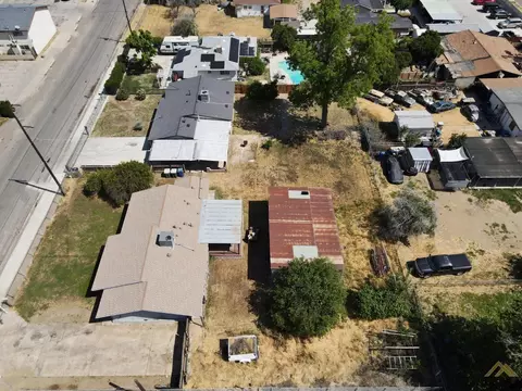 9713 Gilbert St, Lamont, CA 93241 photo 28