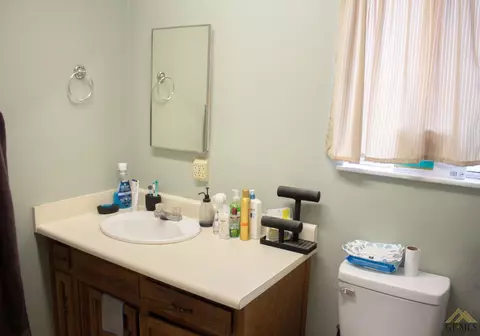 9713 Gilbert St, Lamont, CA 93241 photo 38