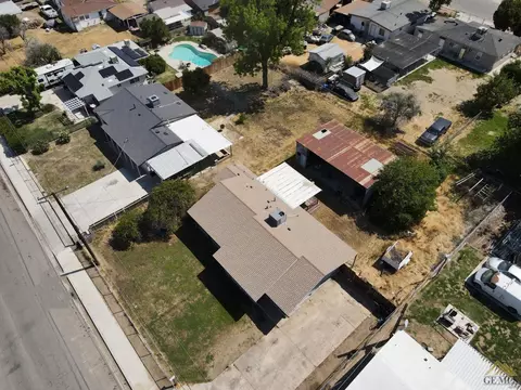 9713 Gilbert St, Lamont, CA 93241 photo 27