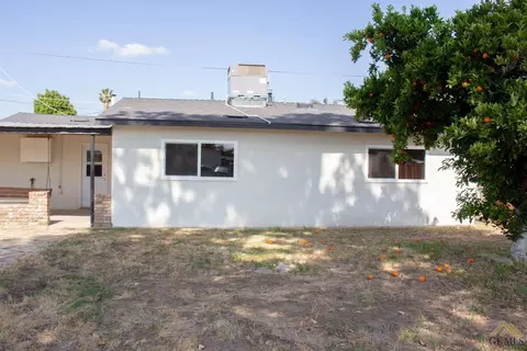 9713 Gilbert St, Lamont, CA 93241 photo 24