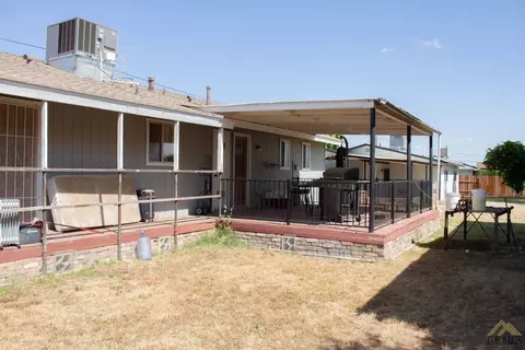 9713 Gilbert St, Lamont, CA 93241 photo 41