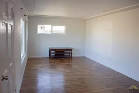 9713 Gilbert St, Lamont, CA 93241 photo 3