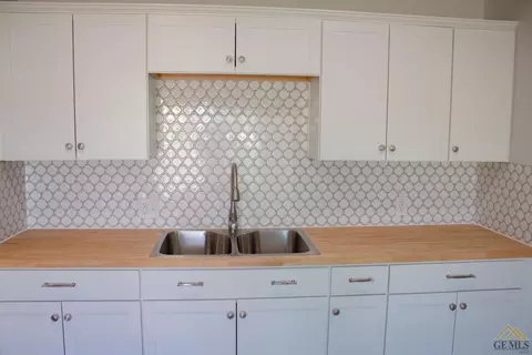 9713 Gilbert St, Lamont, CA 93241 photo 7