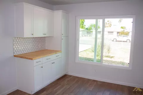 9713 Gilbert St, Lamont, CA 93241 photo 8
