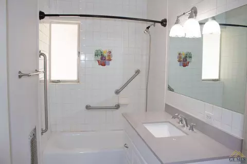 9713 Gilbert St, Lamont, CA 93241 photo 15