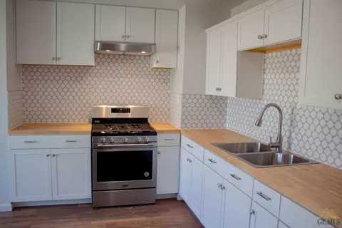 9713 Gilbert St, Lamont, CA 93241 photo 10