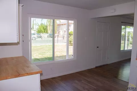 9713 Gilbert St, Lamont, CA 93241 photo 9