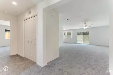 714 Sinatra Way, Shafter, CA 93263 photo 2