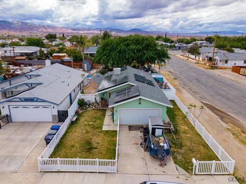 319 Fillmore St, Taft, CA 93268 photo 2