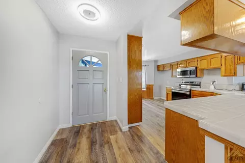 3609 Abbott Dr, Bakersfield, CA 93312 photo 5