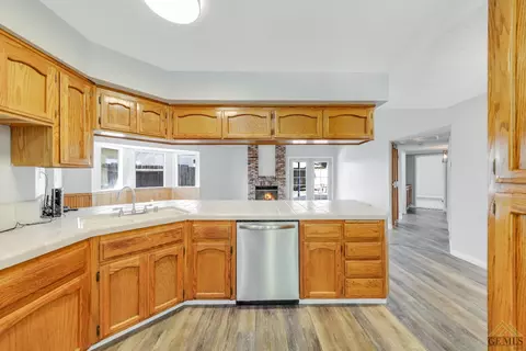 3609 Abbott Dr, Bakersfield, CA 93312 photo 8