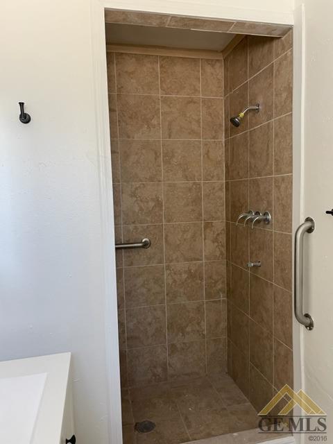 219 E Fairview Rd, Bakersfield, CA 93307 photo 15