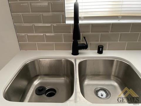 219 E Fairview Rd, Bakersfield, CA 93307 photo 5