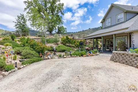 25720 Skyline Dr, Tehachapi, CA 93561 photo 2
