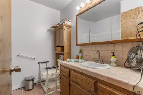 11 Victor St, Taft, CA 93268 photo 18
