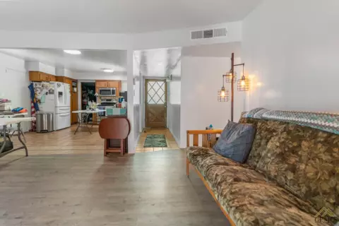 11 Victor St, Taft, CA 93268 photo 8