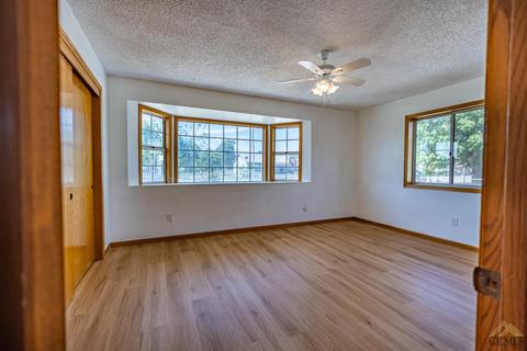 400 Prince Ln, Shafter, CA 93263 photo 9