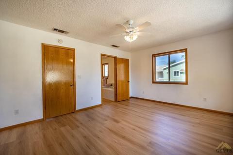 400 Prince Ln, Shafter, CA 93263 photo 13