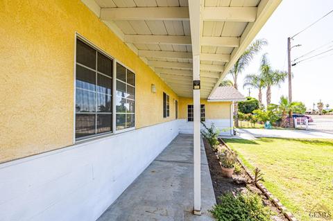 400 Prince Ln, Shafter, CA 93263 photo 4