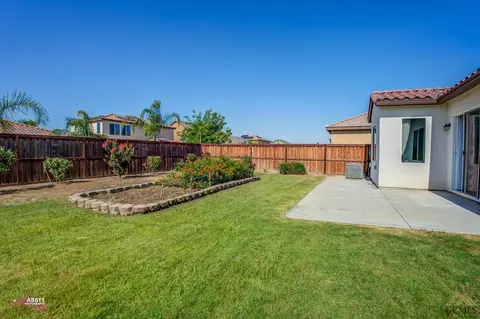10001 Sentinel Peak Pl, Bakersfield, CA 93311 photo 8