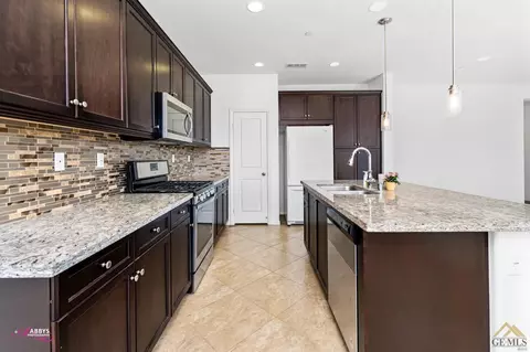10001 Sentinel Peak Pl, Bakersfield, CA 93311 photo 3