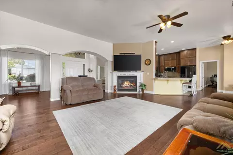 21401 Shirley Dr, Tehachapi, CA 93561 photo 13