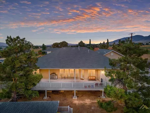 21401 Shirley Dr, Tehachapi, CA 93561 photo 4