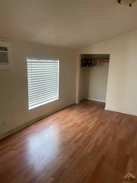 310 E St, Taft, CA 93268 photo 9