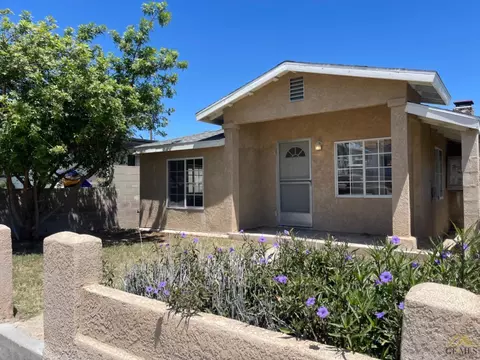 310 E St, Taft, CA 93268 photo 1