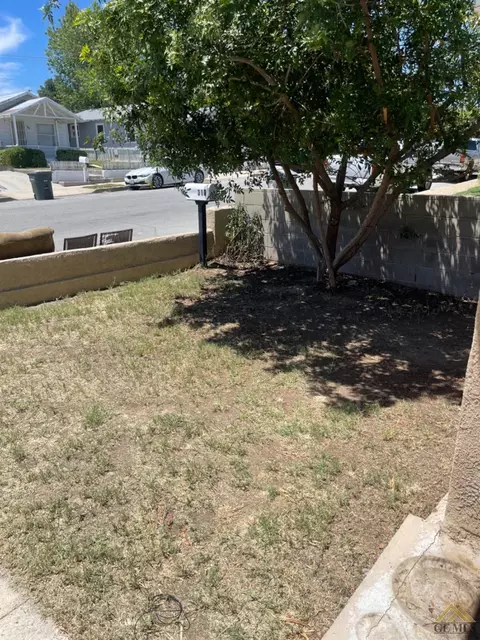 310 E St, Taft, CA 93268 photo 13