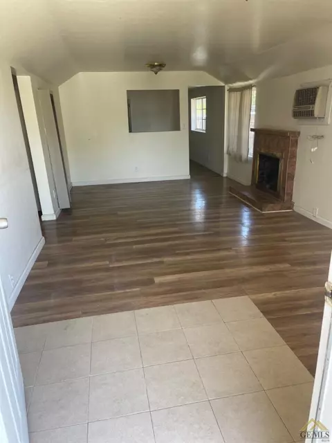 310 E St, Taft, CA 93268 photo 2
