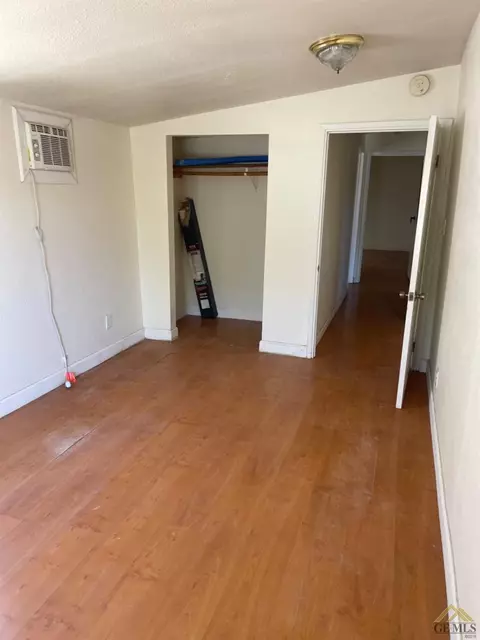 310 E St, Taft, CA 93268 photo 8