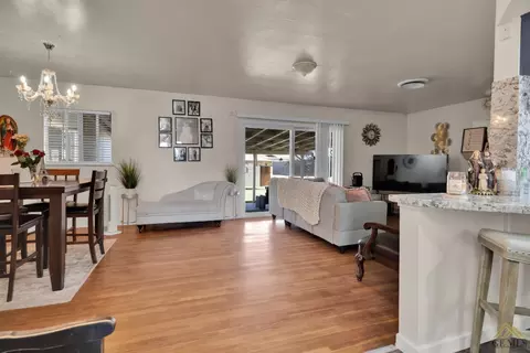 306 Atlantic Ave, Shafter, CA 93263 photo 4