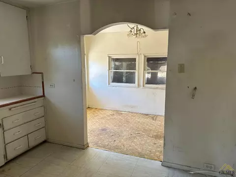 403 Buchanan St, Taft, CA 93268 photo 4
