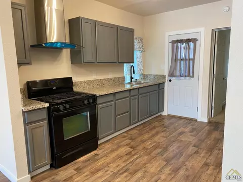 148 North St, Taft, CA 93268 photo 6
