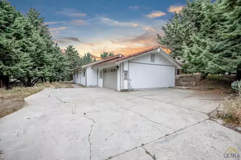 17660 Arlington Pl, Tehachapi, CA 93561 photo 3