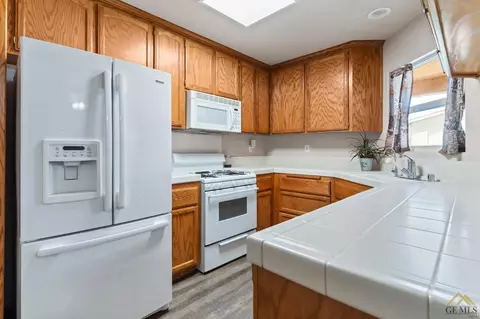 415 Pierce St, Taft, CA 93268 photo 4