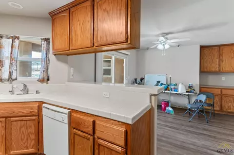 415 Pierce St, Taft, CA 93268 photo 5