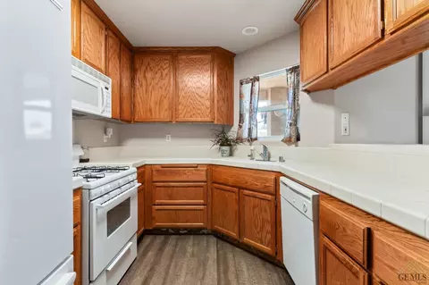 415 Pierce St, Taft, CA 93268 photo 3