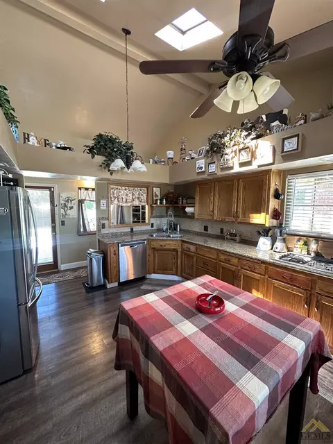 27994 Van Pelt Ct, Taft, CA 93268 photo 6