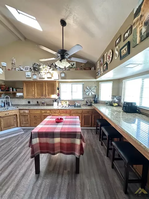 27994 Van Pelt Ct, Taft, CA 93268 photo 5