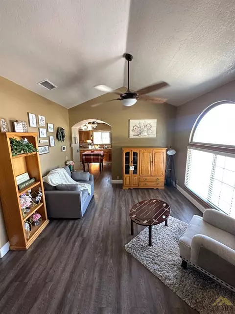 27994 Van Pelt Ct, Taft, CA 93268 photo 4